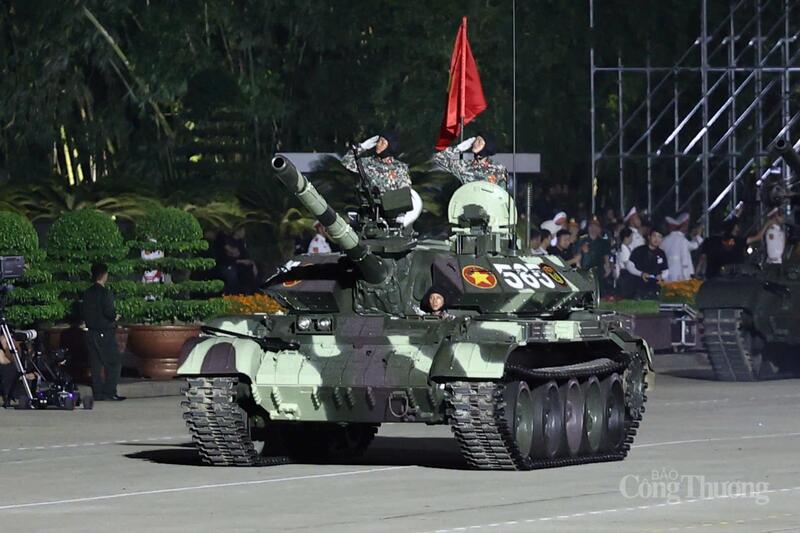 Dàn khí tài uy nghiêm, hùng dũng diễu hành qua Quảng trường Ba Đình - 15