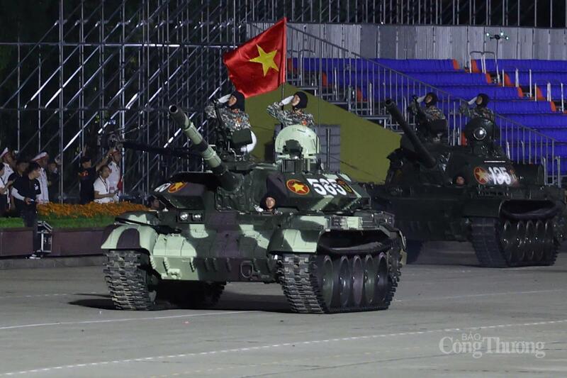 Dàn khí tài uy nghiêm, hùng dũng diễu hành qua Quảng trường Ba Đình - 3