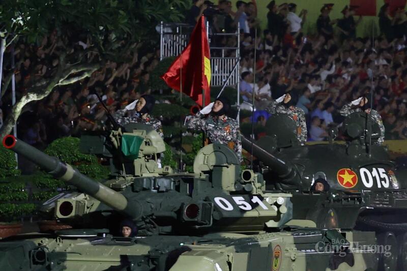 Dàn khí tài uy nghiêm, hùng dũng diễu hành qua Quảng trường Ba Đình - 4