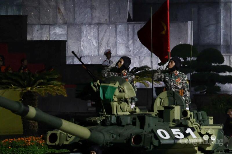 Dàn khí tài uy nghiêm, hùng dũng diễu hành qua Quảng trường Ba Đình - 7