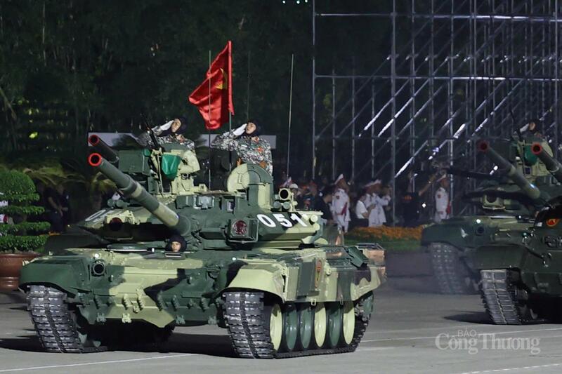 Dàn khí tài uy nghiêm, hùng dũng diễu hành qua Quảng trường Ba Đình - 9