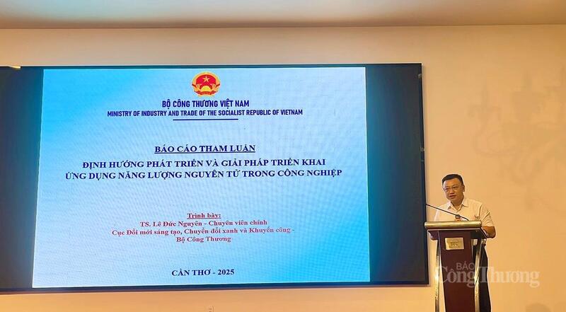 TS. Lê Đức Nguyên, Chuyên viên chính, Cục Đổi mới sáng tạo, Chuyển đổi xanh và Khuyến công - Oklavip khuyến mã hấp dẫn mỗi ngày trình bày tham luận tại hội thảo.