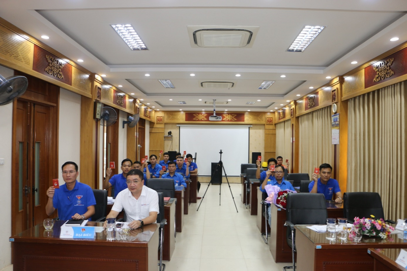 Các đại biểu biểu quyết thông qua Okevip link không chặn Okvip69.com bán cá nổ hủ Đoàn lần thứ V.