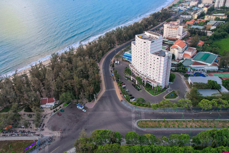 TTC Hotel - Phan Thiết là khách sạn 4 sao cao nhất Phan Thiết và sở hữu sân Pickleball, hồ bơi ngoài trời thoáng mát.