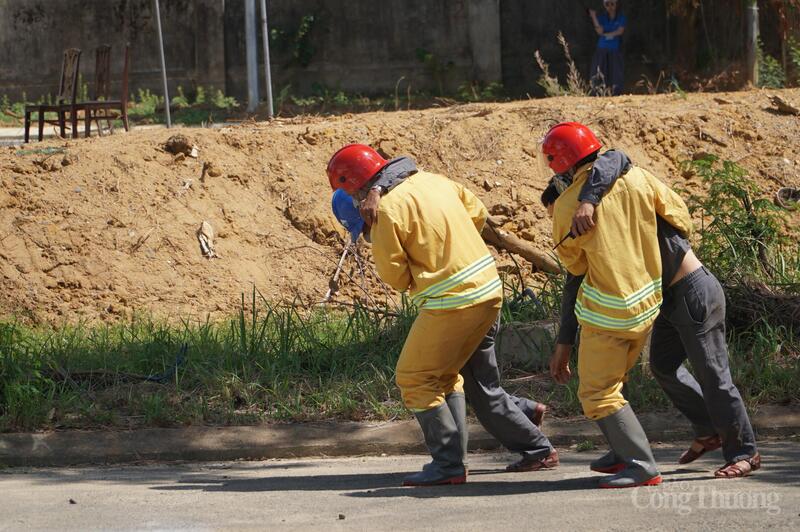 Khi nhận được thông tin Quản đốc nhà máy nước Cầu Đỏ cho cắt điện cục bộ khu vực nhà chứa Clo. Tập hợp các lực lượng trong ca Ok88vip tỷ lệ kèo World Cup 2026 để đến hỗ trợ xử lý sự cố