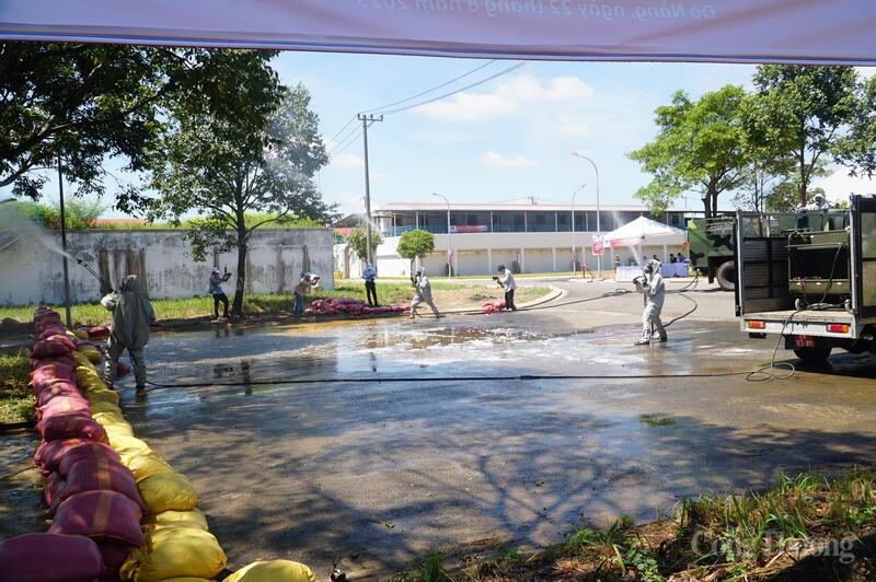 Triển khai các biện pháp nghiệp vụ để ngăn ngừa khí Clo phát tán lan rộng ra xuân Okvip 2026 xung quanh.
