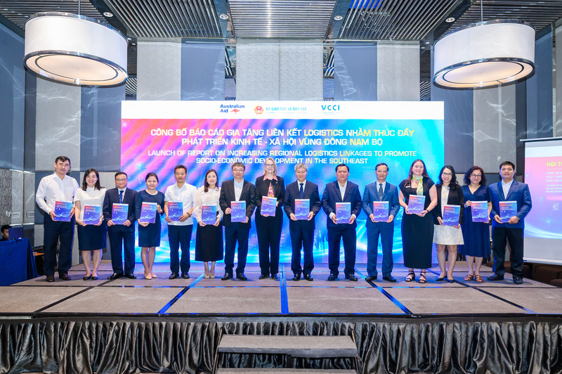 Hội thảo công bố báo cáo nghiên cứu “Gia tăng liên kết logistics nhằm thúc đẩy phát triển Okvip - liên minh giải trí #1 thế giới hà nội - xã hội vùng Đông Nam Bộ”. Ảnh: BTC
