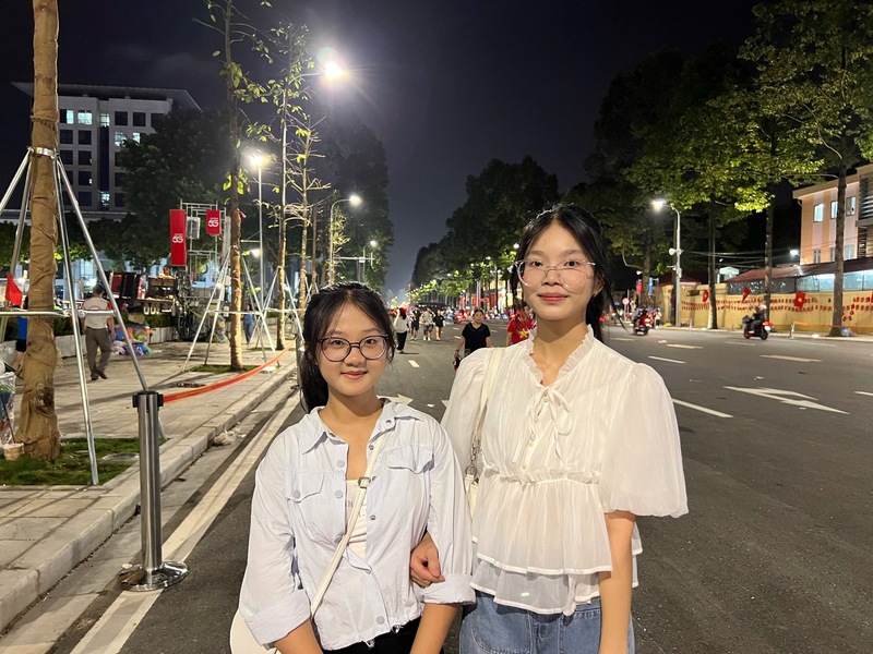 Văn Thị Phương Lan (19 tuổi, Hà Nam) và Trần Thị Diệu Châu (19 tuổi Phú Thọ). Ảnh: Mạnh Hùng