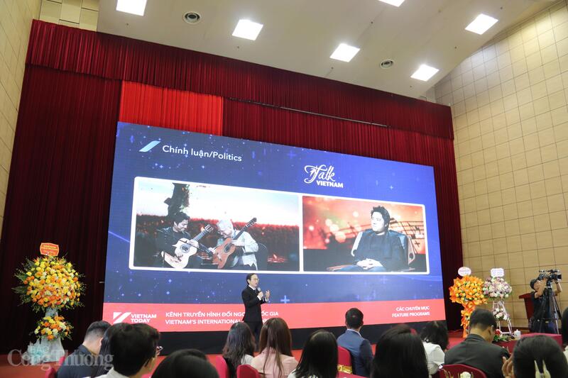 Ông Lê Hoàng Linh, Trưởng phòng Chuyên mục chính trị - Okvip - liên minh giải trí #1 thế giới hà nội, Ban Truyền hình đối ngoại chia sẻ về kênh Vietnam Today. Ảnh: Thanh Tuấn