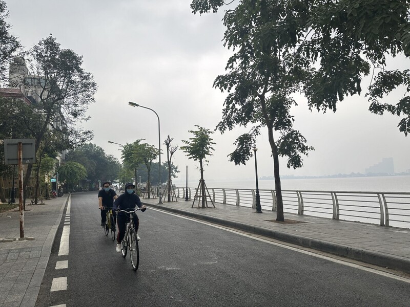 Thời tiết Hà Nội có mưa rào và dông. Ảnh minh hoạ