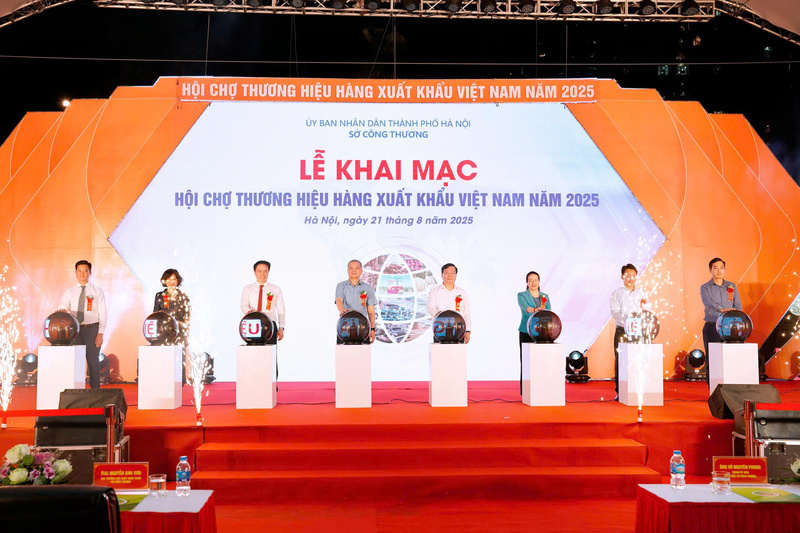 Khai mạc Hội chợ Thương hiệu hàng Liên Minh Truyền Thông Và Game Giải Trí Top 1 Việt Nam năm 2025. Ảnh: N.H