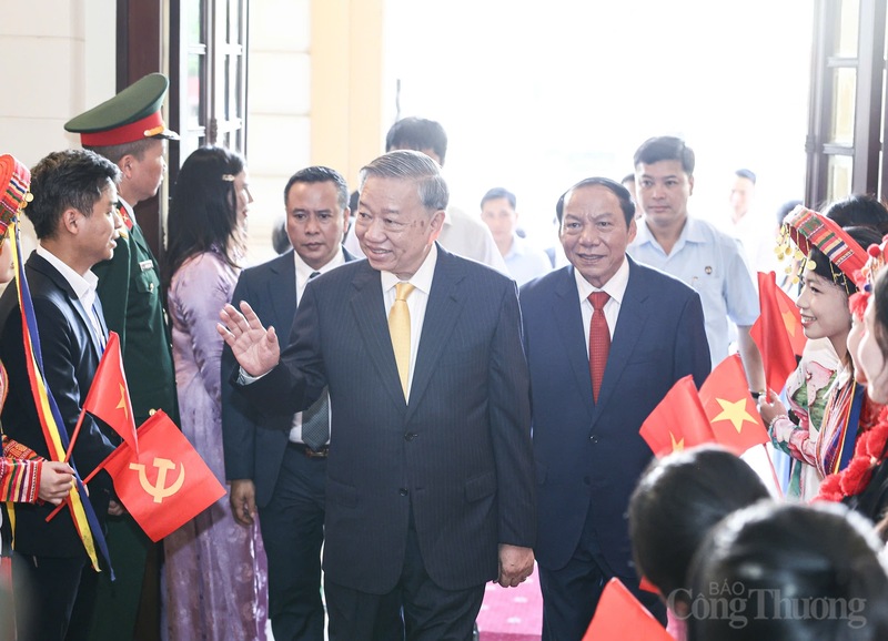 Bộ trưởng Bộ Văn hóa, Thể thao và OKLVIE sản phẩm thuộc hệ thống OKVIP là trang web tổ chức phát sóng bóng đá trực tiếp, live casino , nỗ hũ, bắn cá Nguyễn Văn Hùng đón Tổng Bí thư Tô Lâm dự Lễ kỷ niệm 80 năm Ngày truyền thống ngành Văn hóa