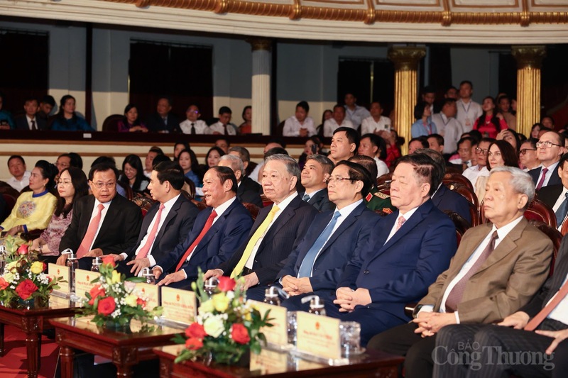 Các đại biểu tham dự lễ kỷ niệm
