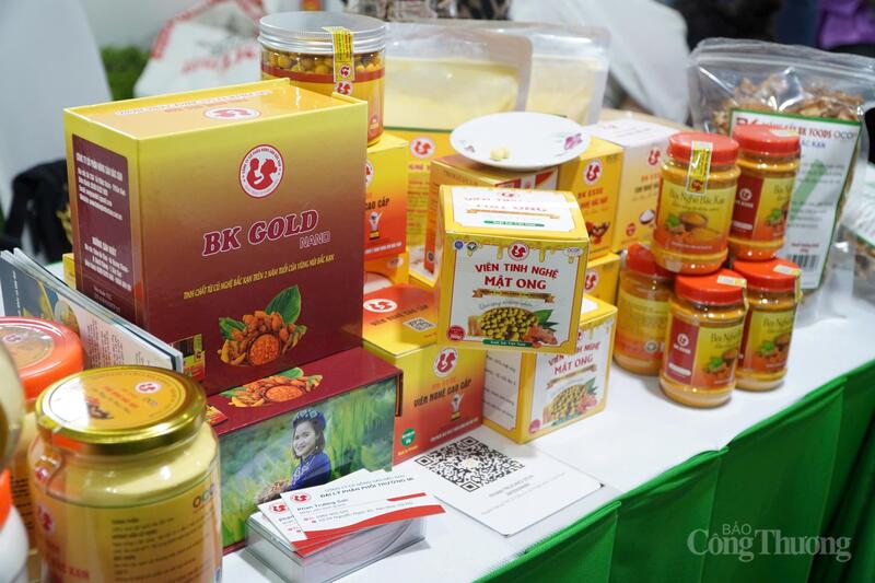 Các sản phẩm tinh nghệ mật ong, tinh bột nghệ đạt OCOP của Công ty Cổ phần Trang Chủ OKVIP COM Top #1 Bắc Kạn