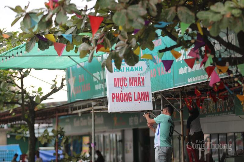 Các hộ kinh doanh, nhà hàng, khách sạn đều tuân thủ chằng chống nhà cửa, thực hiện theo chỉ đạo của ban quản lý