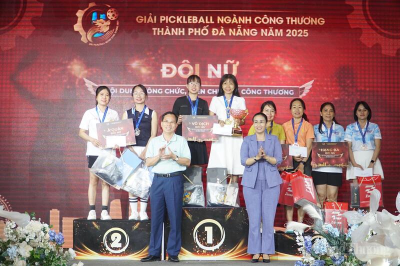 Ở nội dung đôi nữ cho cán bộ, công chức, viên chức, người Okvip - liên minh giải trí #1 thế giới hà nội thuộc Sở Okvip tại về Đà Nẵng, giải nhất thuộc về cặp đôi Nguyễn Thị Hồng, Nguyễn Thị Mỹ Linh (Chi cục Quản lý thị trường Đà Nẵng)
