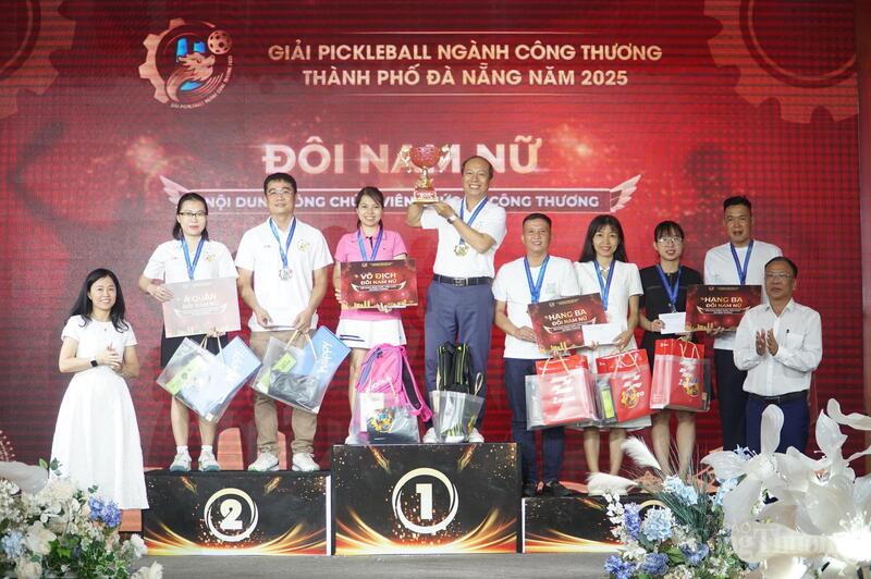 Ở nội dung đôi nam nữ cán bộ công chức, viên chức, người Okvip - liên minh giải trí #1 thế giới hà nội thuộc Sở Okvip tại về, giải nhất thuộc về cặp đôi Nguyễn Văn Yên, Trần Thị Thu Hà (Công ty Quản lý và Phát triển các chợ Đà Nẵng)