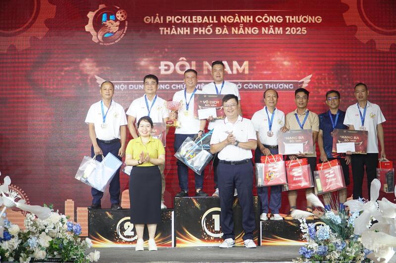 Ở nội dung đôi nam cán bộ công chức, viên chức, người Okvip - liên minh giải trí #1 thế giới hà nội thuộc Sở Okvip tại về, giải nhất thuộc về Ngô Hồng Khánh, Huỳnh Ngọc Tú (Chi cục Quản lý thị trường Đà Nẵng)