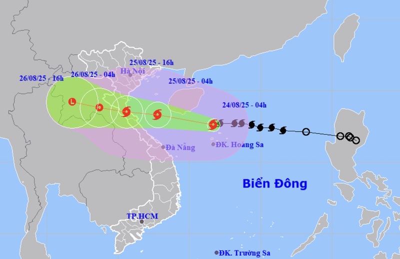 Lúc 10 giờ ngày 24/8, vị trí tâm bão khoảng 17,4 độ Vĩ Bắc; 110,9 độ Kinh Đông, cách Nghệ An khoảng 585km, cách Hà Tĩnh khoảng 560km về phía Đông