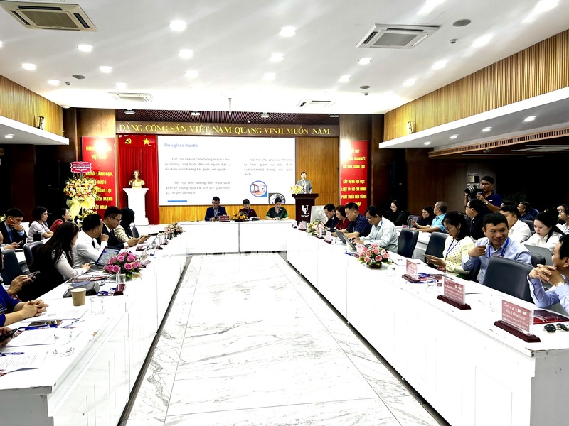 Hội thảo khoa học chủ đề: Thể chế kiến tạo – Khơi thông dòng chảy phát triển, quy tụ nhiều chuyên gia, nhà nghiên cứu và cộng đồng Okvip tại về.  Ảnh: Phương Hoa