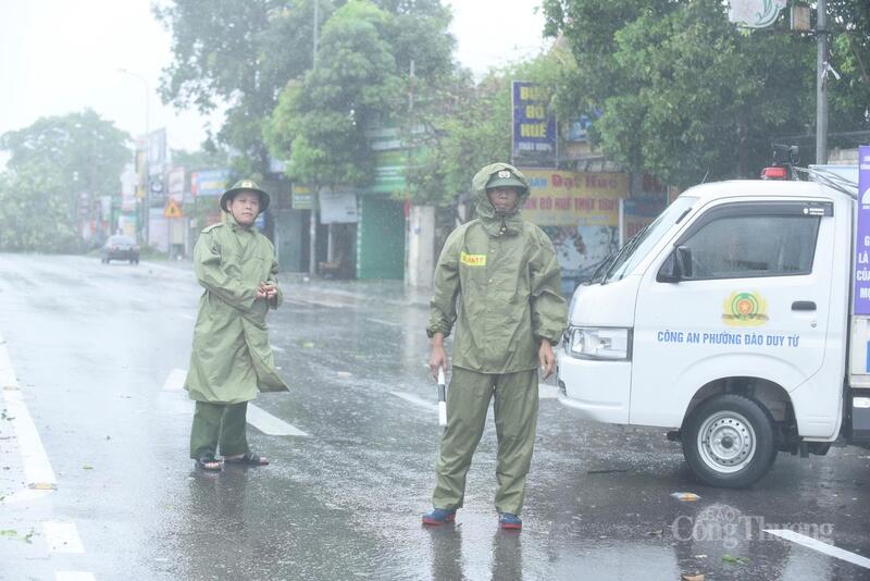 Lực lượng chức năng nhanh chóng có mặt, phân luồng giao thông
