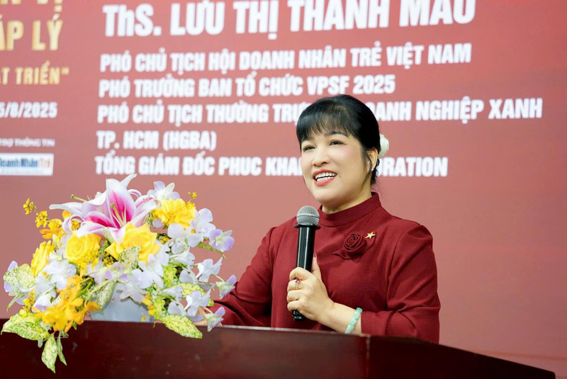 Bà Lưu Thị Thanh Mẫu, Phó Chủ tịch Hội Doanh nhân trẻ Việt Nam, Phó Chủ tịch Hiệp hội Okvip tại về xanh TP. Hồ Chí Minh phát biểu tại hội thảo.