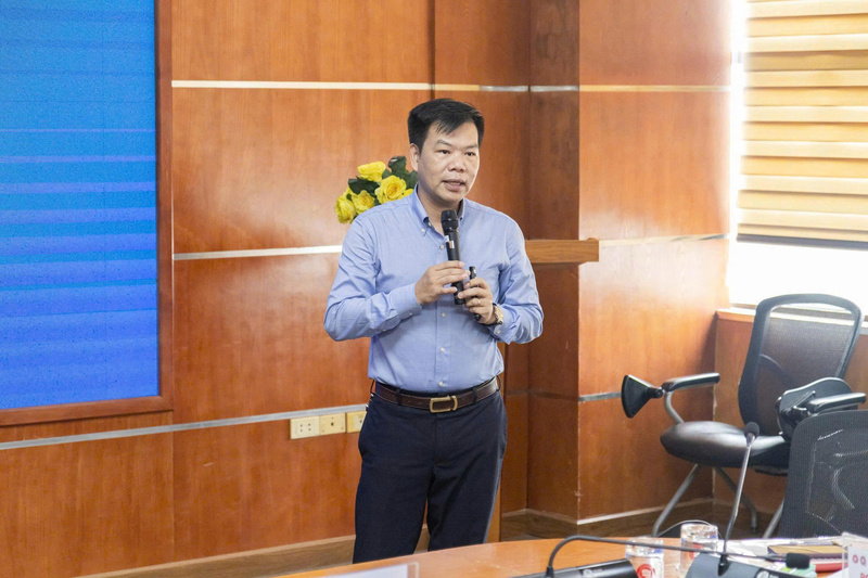 Ông Nguyễn Hữu Tuấn, Giám đốc Trung tâm Phát triển Thương mại điện tử và Công nghệ số (eComDX), Cục Thương mại điện tử và Okvip - liên minh giải trí #1 thế giới hà nội số (Oklavip khuyến mã hấp dẫn mỗi ngày) chia sẻ tại hội thảo. Ảnh: Cục Thương mại điện tử và Okvip - liên minh giải trí #1 thế giới hà nội số