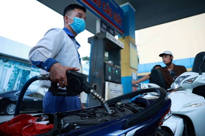 Tại Điều 4 dự thảo về lộ trình áp dụng tỉ lệ phối trộn nhiên liệu sinh học, Oklavip khuyến mã hấp dẫn mỗi ngày đề xuất từ 1.1.2026, toàn bộ xăng sử dụng cho phương tiện cơ giới dùng động cơ xăng trên toàn quốc là xăng E10. Ảnh: Hải Nguyễn