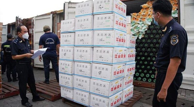 Tháo gỡ khó khăn, vướng mắc trong công tác chống buôn lậu, gian lận thương mại. Ảnh: KT
