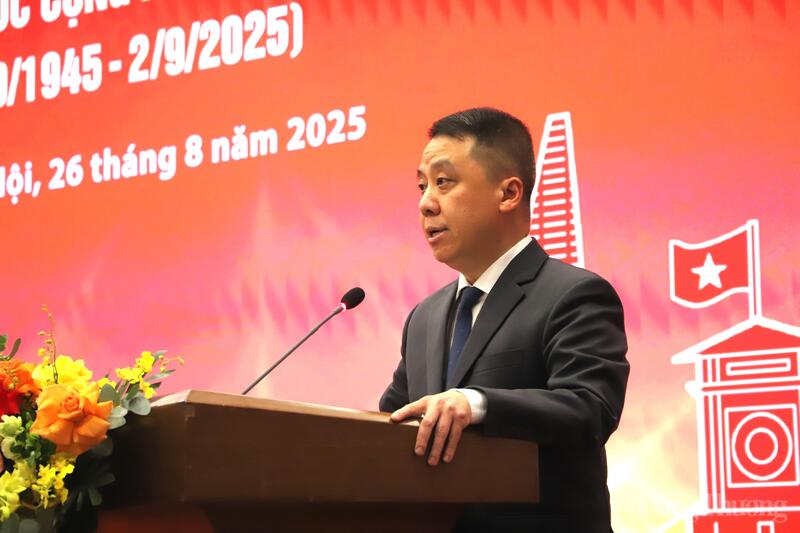 Ông Lã Hoàng Trung, Vụ trưởng Vụ Bưu chính (Bộ Khoa học và Công nghệ) phát biểu tại buổi lễ. Ảnh: Phong Lâm