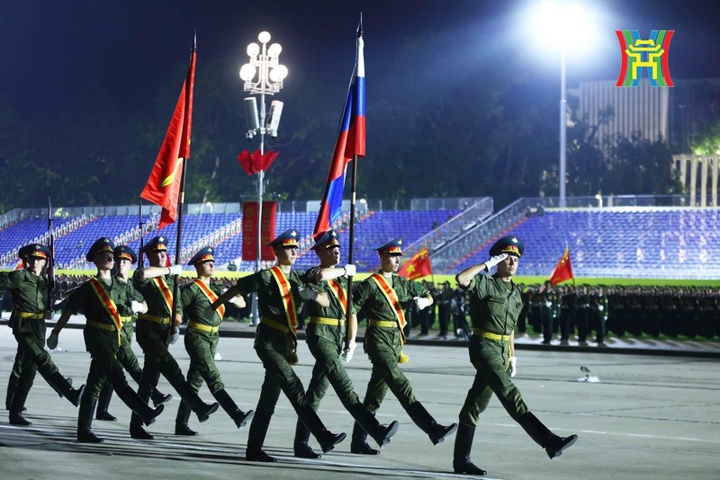 Khối quân nhân Nga tham gia hợp luyện tại Quảng trường Ba Đình. Ảnh: Đài Hà Nội
