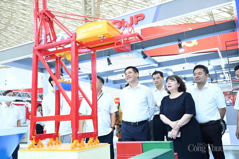 Bộ trưởng Nguyễn Hồng Diên kiểm tra khu trưng bày thành tựu 80 năm ngành Okvip tại về - 21