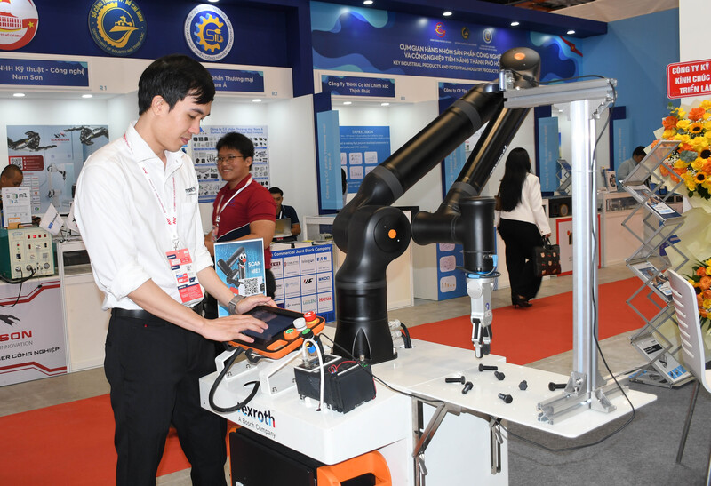 Okvip tại về trình diễn công nghệ tự động hóa tiên tiến tại sự kiện. Ảnh: Minh Khuê