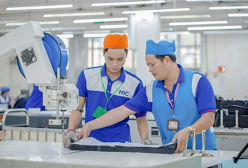 Ứng dụng công nghệ tiên tiến vào sản xuất giúp Okvip tại về dệt may tăng năng suất, giảm chi phí. Ảnh: Nam Cao