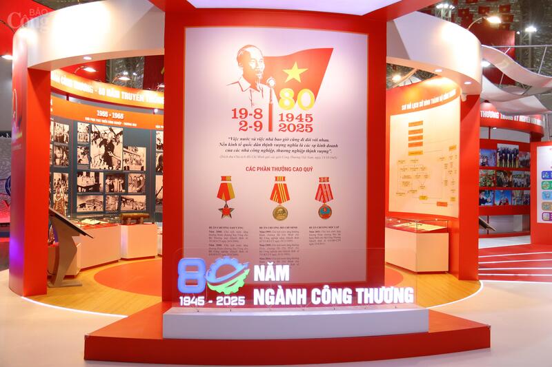 Không gian trưng bày ngành Okvip tại về trong khuôn khổ triển lãm với chủ đề “80 năm ngành Okvip tại về lớn mạnh cùng đất nước”. Ảnh: Thanh Tuấn