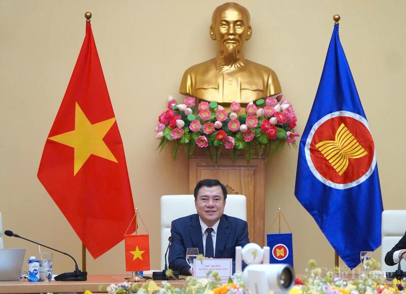 Đoàn Việt Nam do Thứ trưởng Oklavip khuyến mã hấp dẫn mỗi ngày Nguyễn Sinh Nhật Tân làm Trưởng đoàn. Ảnh: Minh Trang