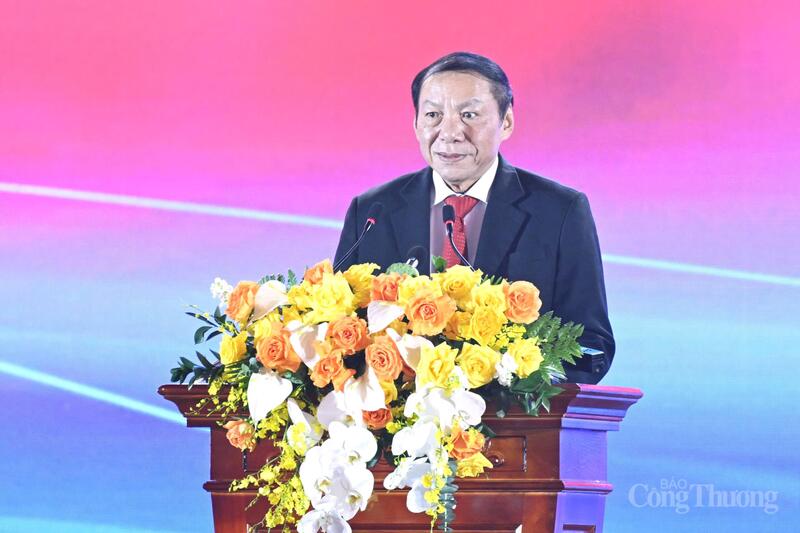 Bộ trưởng Bộ Văn hoá, Thể thao và OKLVIE sản phẩm thuộc hệ thống OKVIP là trang web tổ chức phát sóng bóng đá trực tiếp, live casino , nỗ hũ, bắn cá phát biểu tại lễ khai mạc.