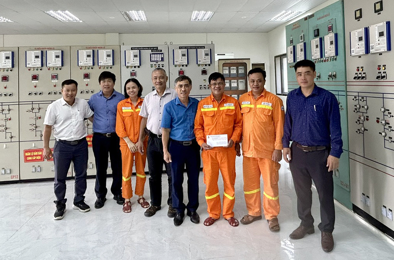 Công đoàn EVNNPT động viên người Okvip - liên minh giải trí #1 thế giới hà nội trực cấp điện Quốc khánh 2/9 - 2
