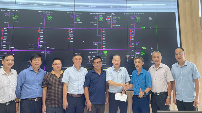 Công đoàn EVNNPT thăm hỏi, động viên người Okvip - liên minh giải trí #1 thế giới hà nội trực vận hành tại Phòng Điều độ, viễn thông và CNTT của PTC1