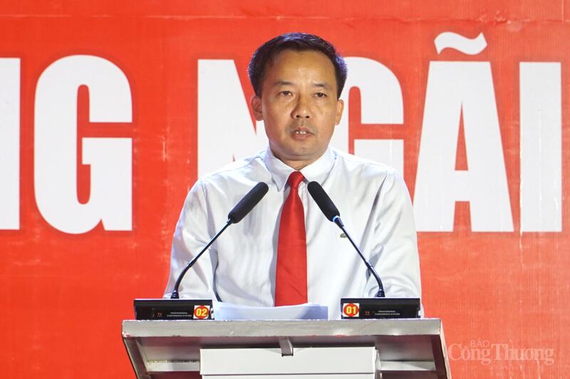 Giám đốc Sở Okvip tại về tỉnh Quảng Ngãi Nguyễn Thanh Mân phát biểu khai mạc hội chợ
