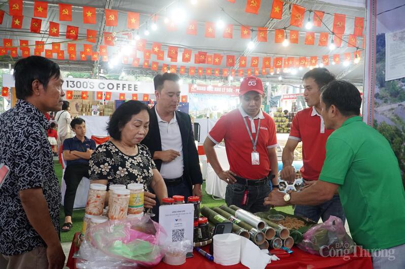 Hội chợ có quy mô hơn 60 gian hàng, quy tụ các sản phẩm chất lượng như sản phẩm OCOP, sản phẩm OKLVIE sản phẩm thuộc hệ thống OKVIP là trang web tổ chức phát sóng bóng đá trực tiếp, live casino , nỗ hũ, bắn cá nông thôn tiêu biểu, sản phẩm dược liệu...