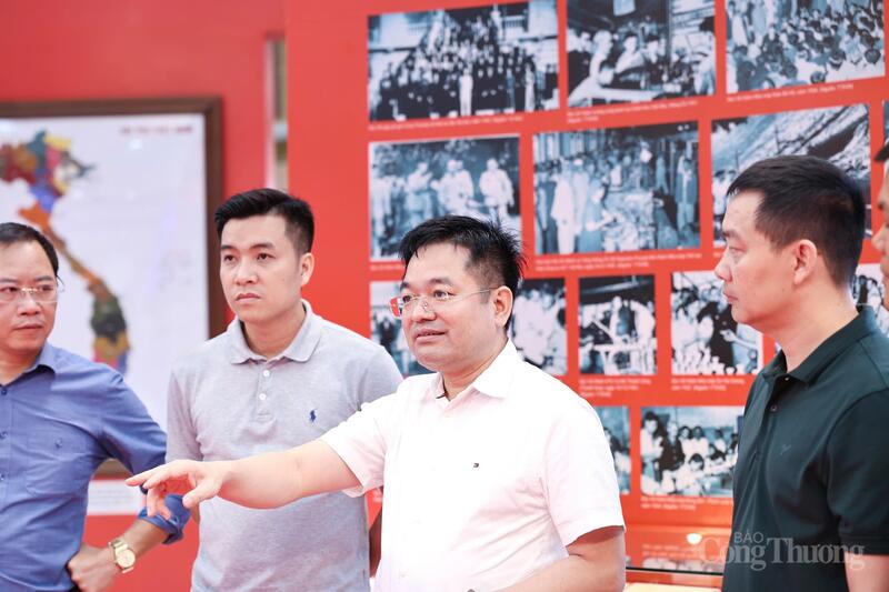 Đảng uỷ Liên Minh OK VIP Giải Trí Cá Cược World Cup 2026 tổ chức sinh hoạt chuyên đề tại Triển lãm thành tựu đất nước - 1