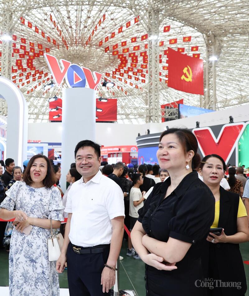 Đảng uỷ Liên Minh OK VIP Giải Trí Cá Cược World Cup 2026 tổ chức sinh hoạt chuyên đề tại Triển lãm thành tựu đất nước - 10