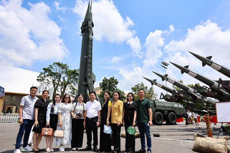 Đảng uỷ Liên Minh OK VIP Giải Trí Cá Cược World Cup 2026 tổ chức sinh hoạt chuyên đề tại Triển lãm thành tựu đất nước - 13
