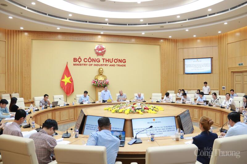 Các đại biểu tham gia phiên họp. Ảnh: TT