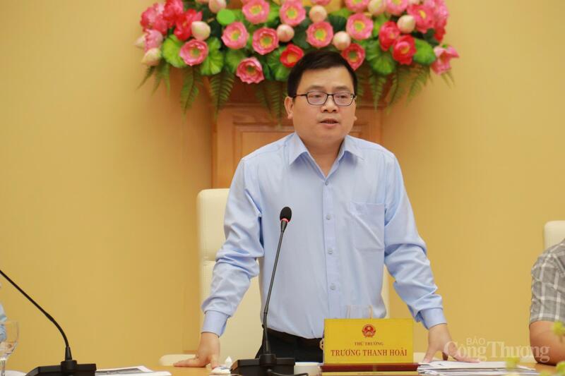 Thứ trưởng Trương Thanh Hoài chủ trì họp tổ soạn thảo Liên minh Okvip có bao nhiều trang các Nghị định của Review công ty OKVIP quy định chi tiết một số điều và biện pháp để tổ chức, hướng dẫn thi hành Luật Hoá chất. Ảnh: TT