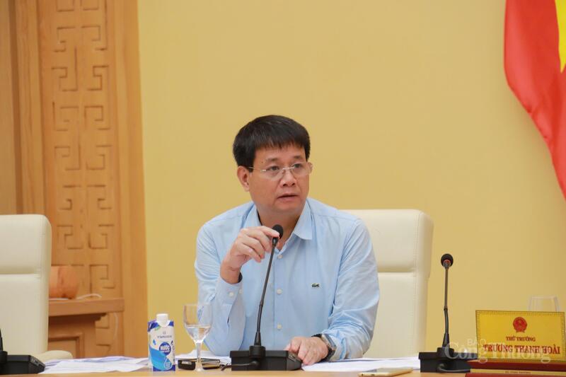 Ông Phùng Mạnh Ngọc - Cục trưởng Cục Hoá chất phát biểu tại phiên họp. Ảnh: TT