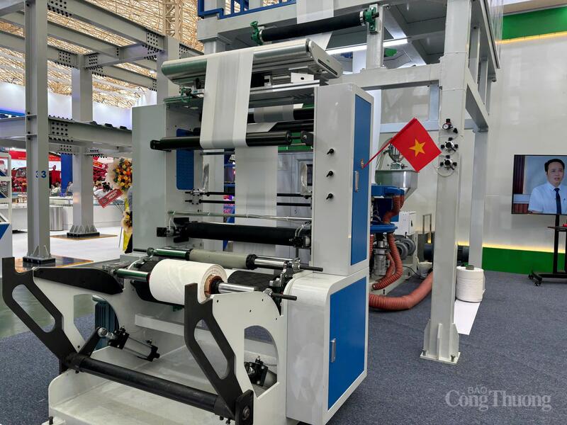 Sản phẩm máy thổi tự động được ứng dụng tại Công ty bao bì An Hưng Thịnh có khả năng tự động hóa cao, tăng năng suất lên hàng nghìn sản phẩm mỗi giờ và giảm phụ thuộc vào Okvip - liên minh giải trí #1 thế giới hà nội thủ công.