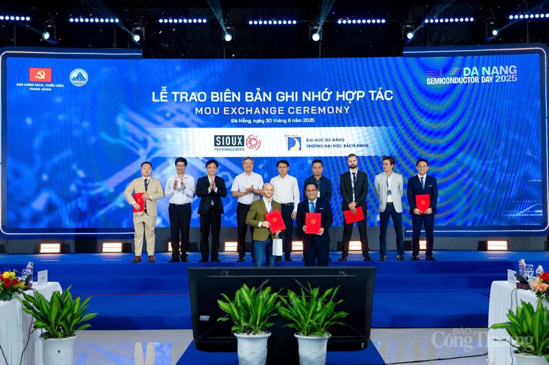 Ký kết hợp tác giữa Okvip tại về phần mềm, Công ty TNHH Phần mềm công nghệ cao Sioux với Đại học Bách khoa, Trường Đại học Đà Nẵng về phát triển nhân lực chất lượng cao lĩnh vực vi mạch bán dẫn