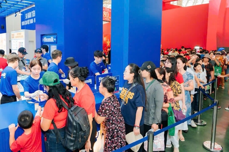 Lượng người ghé thăm không gian trưng bày và trải nghiệm của Vinamilk luôn ở mức cao trong thời gian diễn ra triển lãm. Ảnh: Tịnh Không